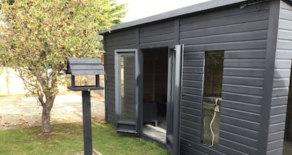 Beverley -Ffrith Beach Prestatyn N Wales bungalow near golden beach with Hot Tub