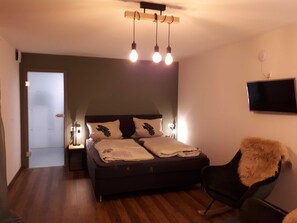 Unclassified image, 5 of 36, button - Chardonnay (double room) - Weinlodge am Geissberg (Eberstadt)