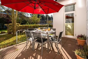 Unclassified image, 4 of 18, button