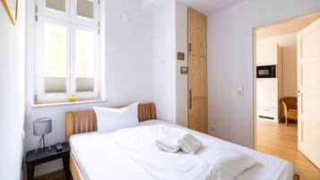 3 bedrooms, travel cot, WiFi, bed sheets