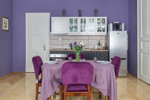 Dining - Eclectic Luxury & Spacious Apt in Center (Budapest)