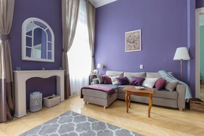 Smart TV - Eclectic Luxury & Spacious Apt in Center (Budapest)