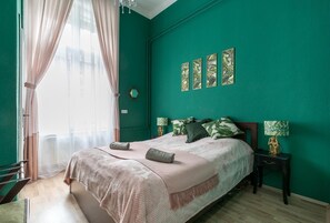 2 bedrooms, desk, iron/ironing board, travel crib