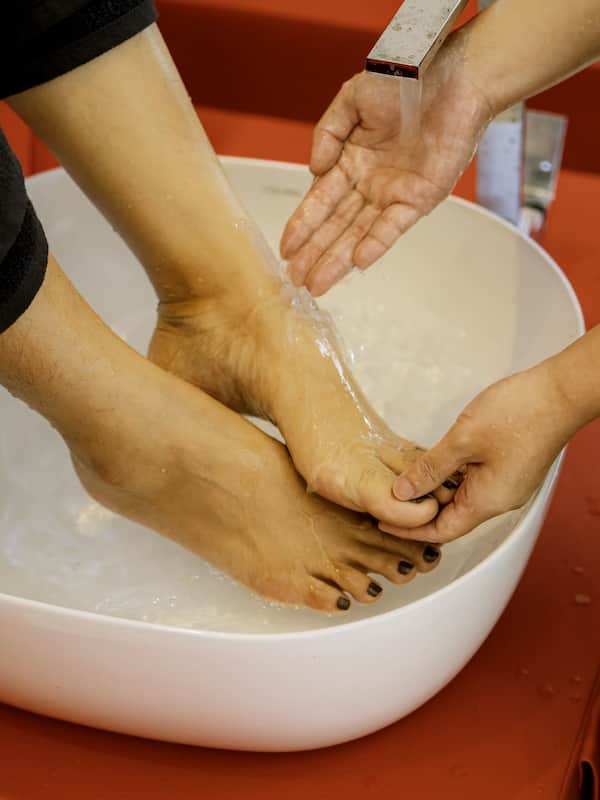 Couples treatment rooms, deep-tissue massages, Thai massages