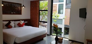 King Room with Pool View | ตู้นิรภัยในห้องพัก, ห้องพักตกแต่งอย่างมีเอกลักษณ์, Wi-Fi ฟรี