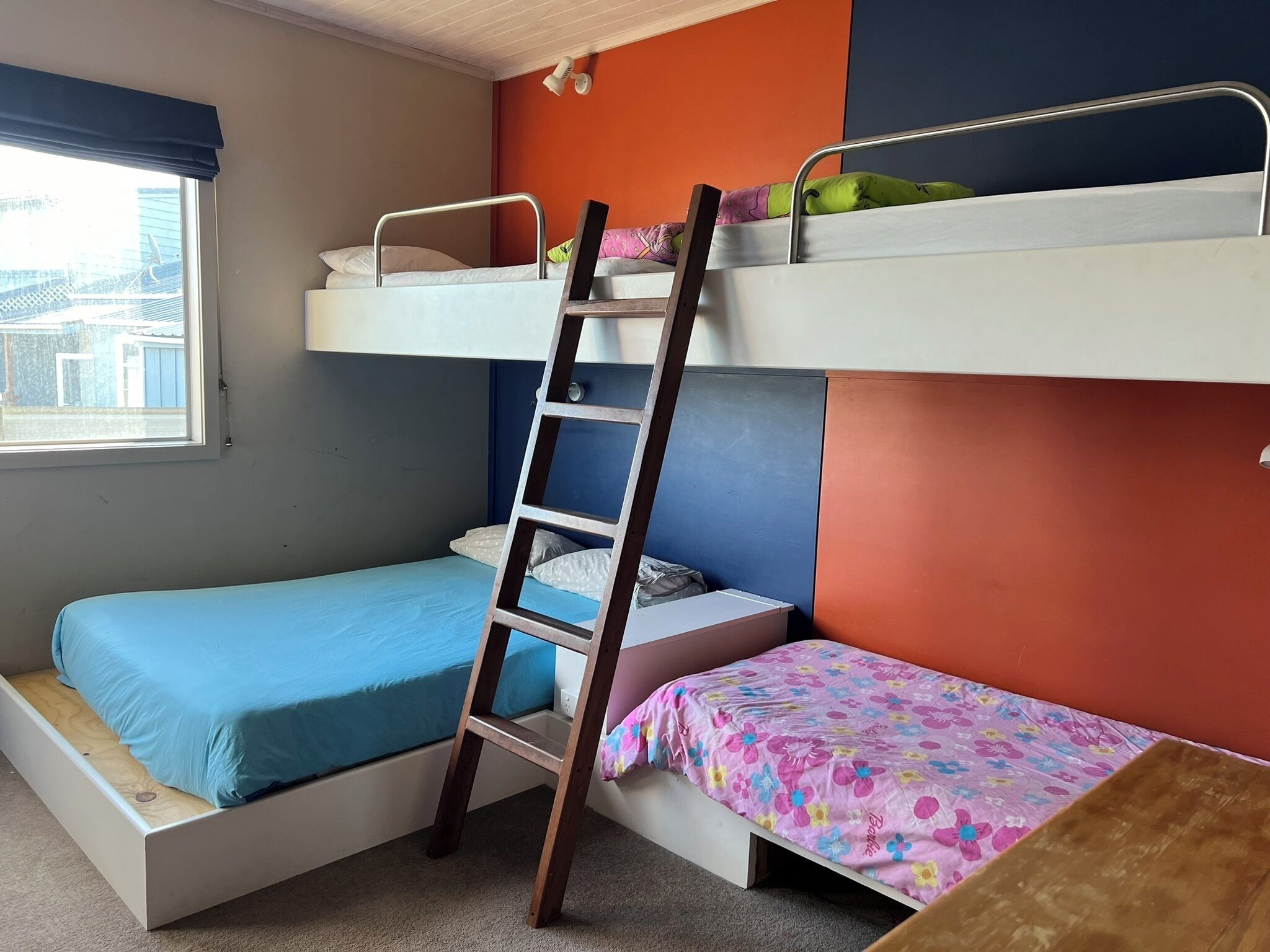4 bedrooms, iron/ironing board, free WiFi, bed sheets