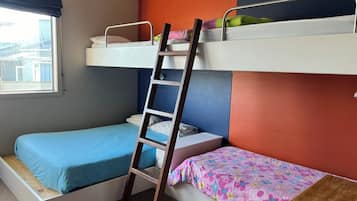 4 bedrooms, iron/ironing board, free WiFi, bed sheets