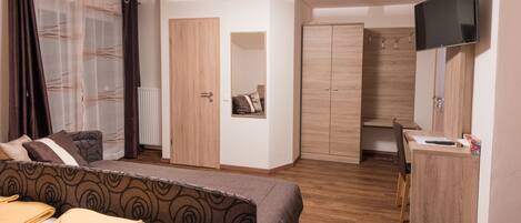 1 bedroom, in-room safe, travel crib, WiFi