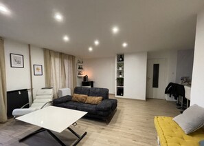 TV - Apartment near the beaches (Toulon)