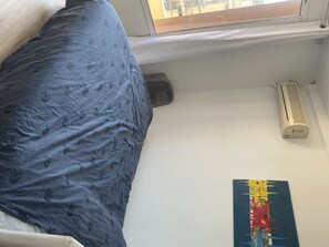 Iron/ironing board, WiFi, bed sheets - Apartment near the beaches (Toulon)