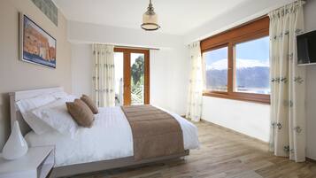 6 bedrooms, in-room safe, desk, iron/ironing board