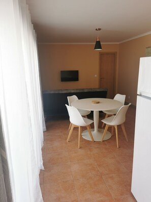 Dining - Casa Chrystèle (São Martinho do Porto)