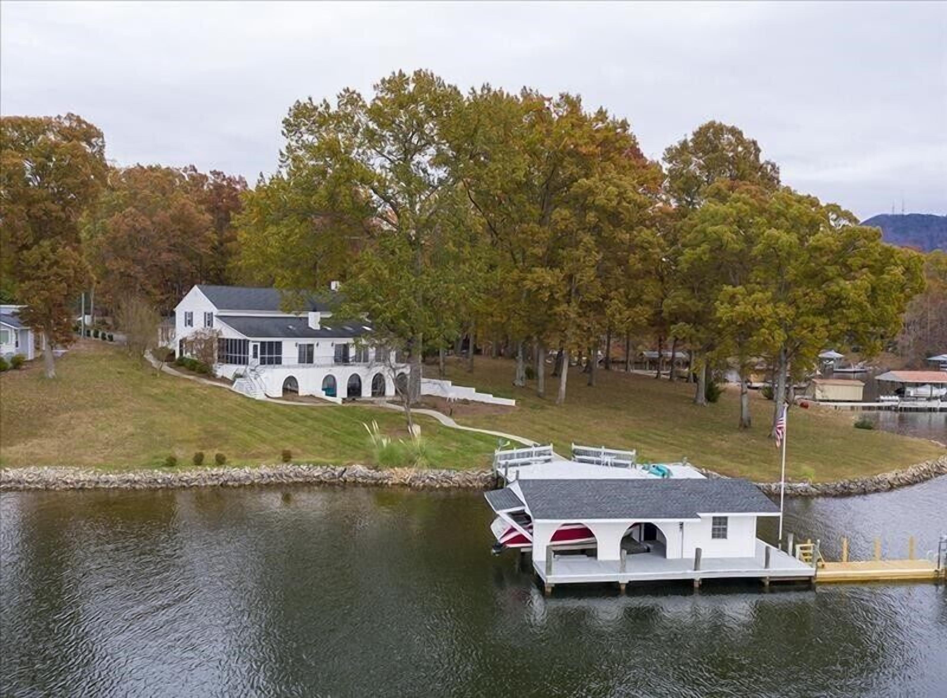 Beautiful Property! Flat, Wonderful Point w/Miles of Wide Water Views! Come Visit "Off The Dock"!