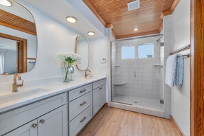 Bathtub, towels - 2065 - Sweet Home Carolina - Oceanfront Escape w/ Pool, Hot Tub & Views (Corolla)