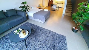 Deluxe Suite | Living area | 40-inch LCD TV with digital channels, TV - Establishment EST Bangsar By Greater Stay (Kuala Lumpur)