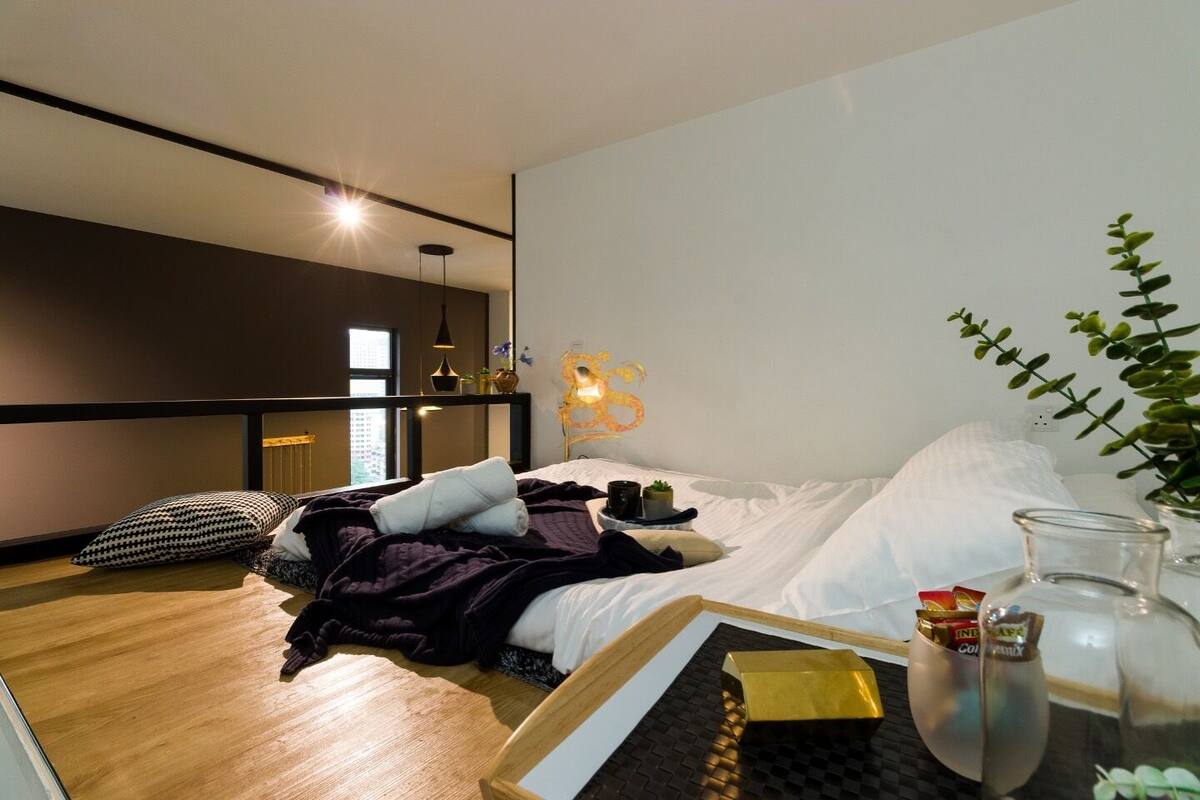 Presidential Apartment | Premium bedding, down comforters, desk, laptop workspace