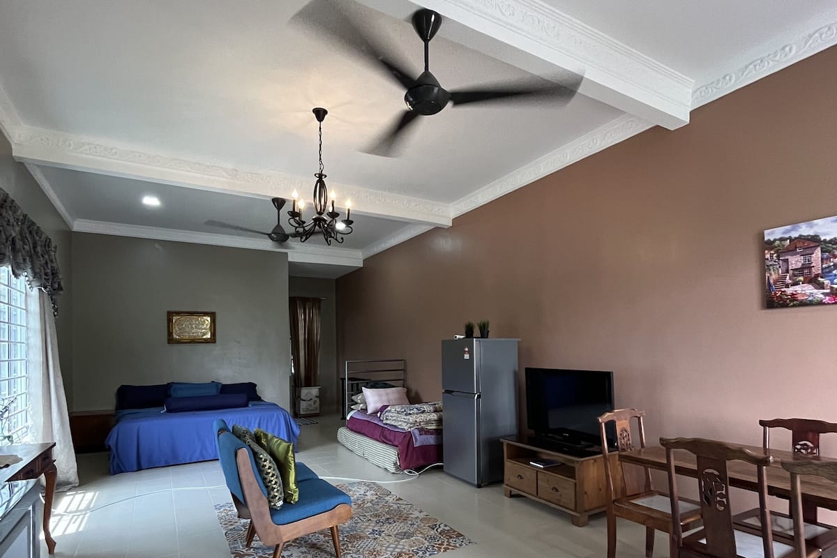 Deluxe Room | Individually decorated, individually furnished, free WiFi, bed sheets