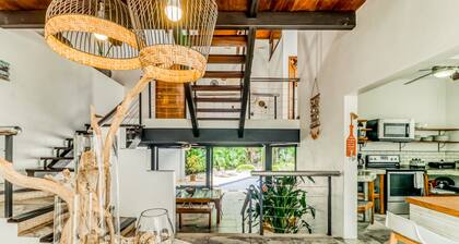 Beautiful home w/ private pool, outdoor dining w/ private grill, & accessibility