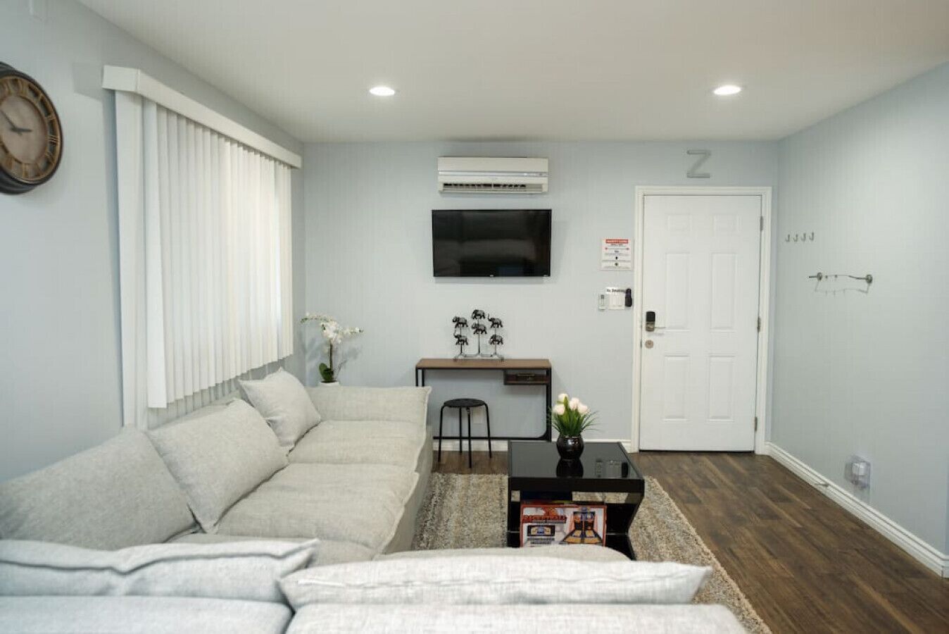 VAN NUYS DELIGHT: QUAINT 1BR GUESTHOUSE w/ COVERED PARKING & PRIVATE PATIO p18