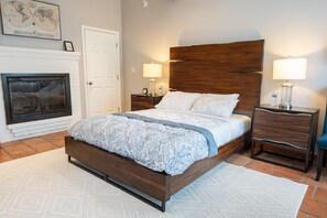 3 bedrooms, desk, iron/ironing board, free WiFi - NOHO SERENITY: UPDATED MODERN 3BR HOUSE w/BACKYARD & OUTDOOR SEATING p15 (North Hollywood)