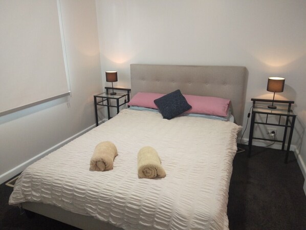 5 bedrooms, WiFi, bed sheets