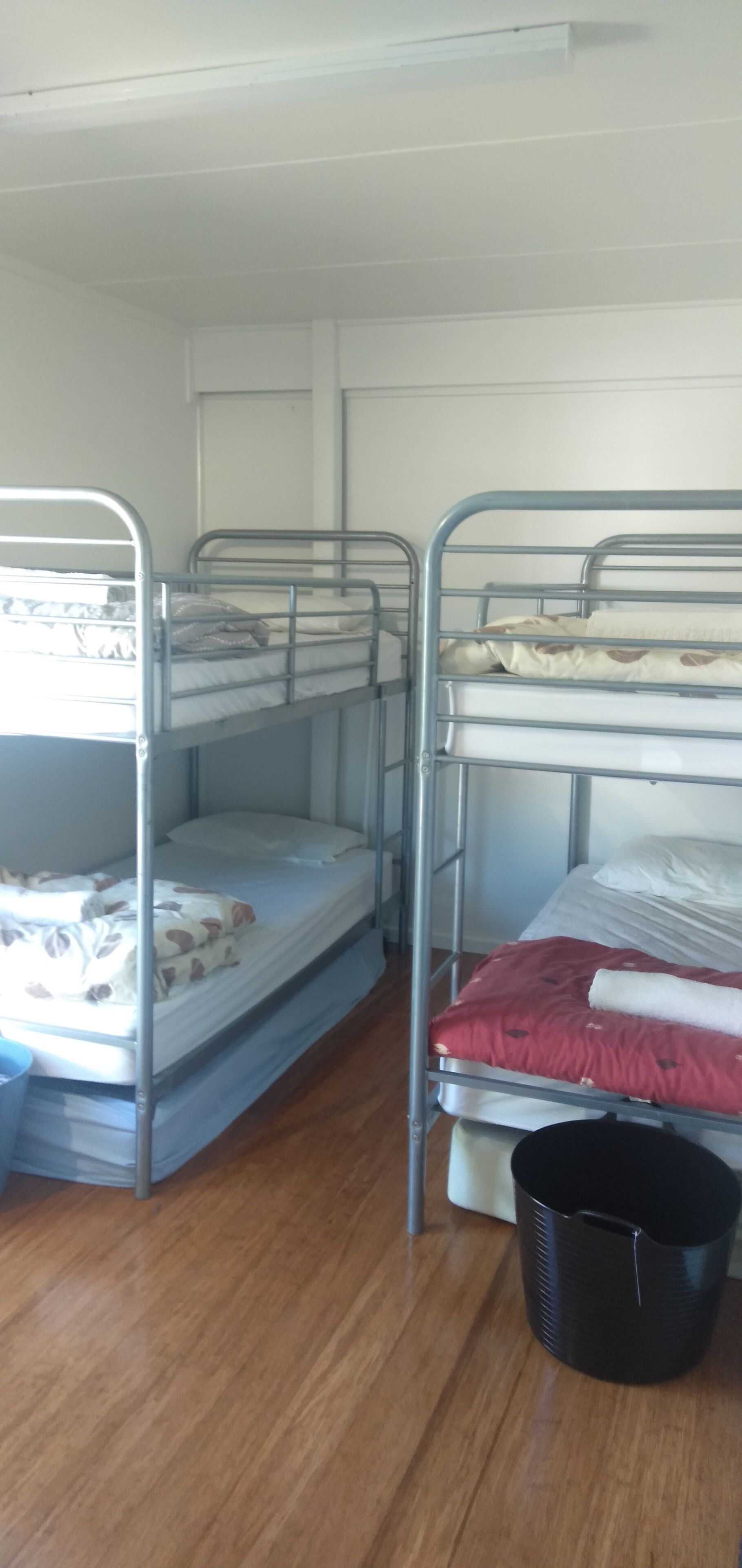 5 bedrooms, WiFi, bed sheets
