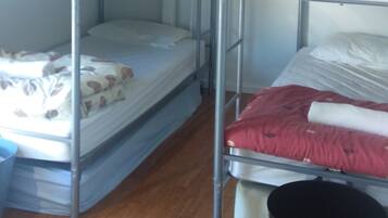 5 bedrooms, WiFi, bed sheets