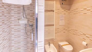 Deluxe-Doppel- oder -Zweibettzimmer | Badezimmer