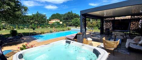 Piscine extérieure, piscine chauffée