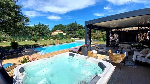 Piscine extérieure, piscine chauffée