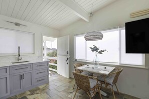 Dining - Summer Delight with Big ocean views . Minimum 30 night rental (Avila Beach)