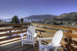 Terrace/patio - Summer Delight with Big ocean views . Minimum 30 night rental (Avila Beach)