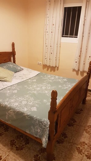 3 bedrooms, iron/ironing board, free WiFi