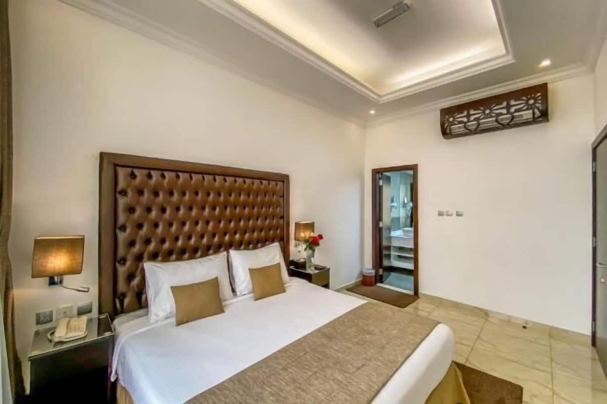 1 dormitorio, minibar, caja fuerte y cortinas opacas