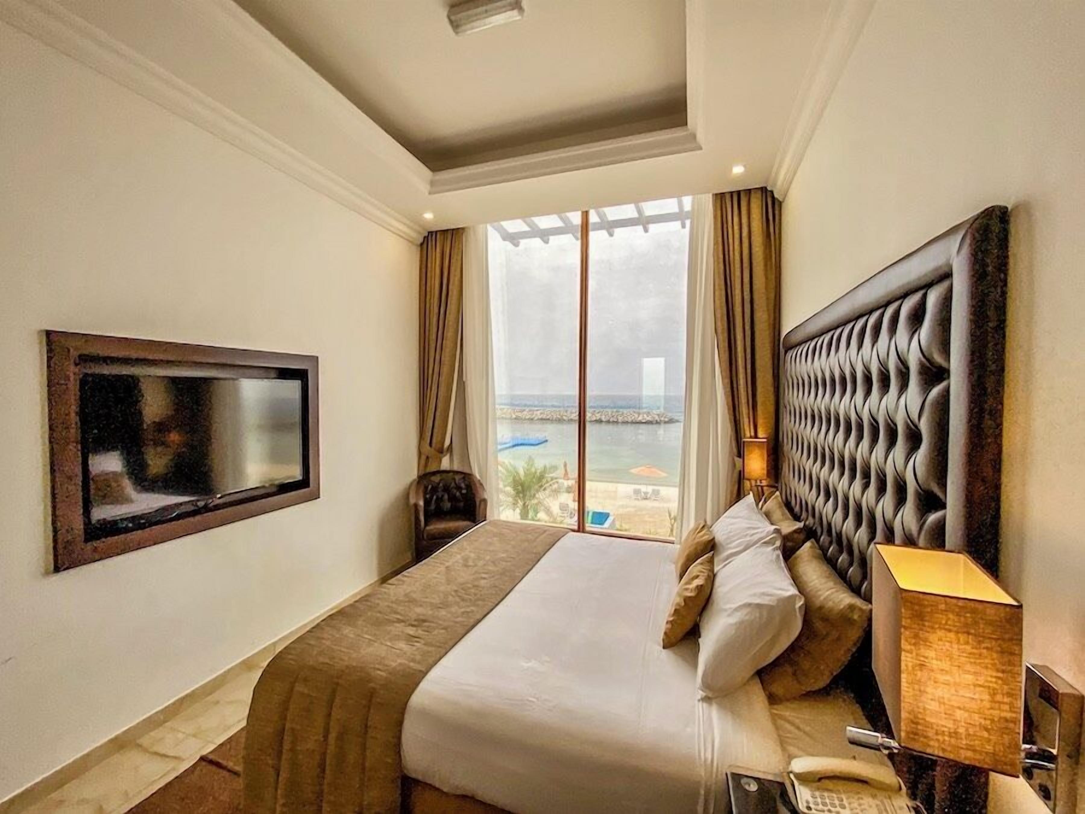 Een minibar, een kluis op de kamer, verduisterende gordijnen