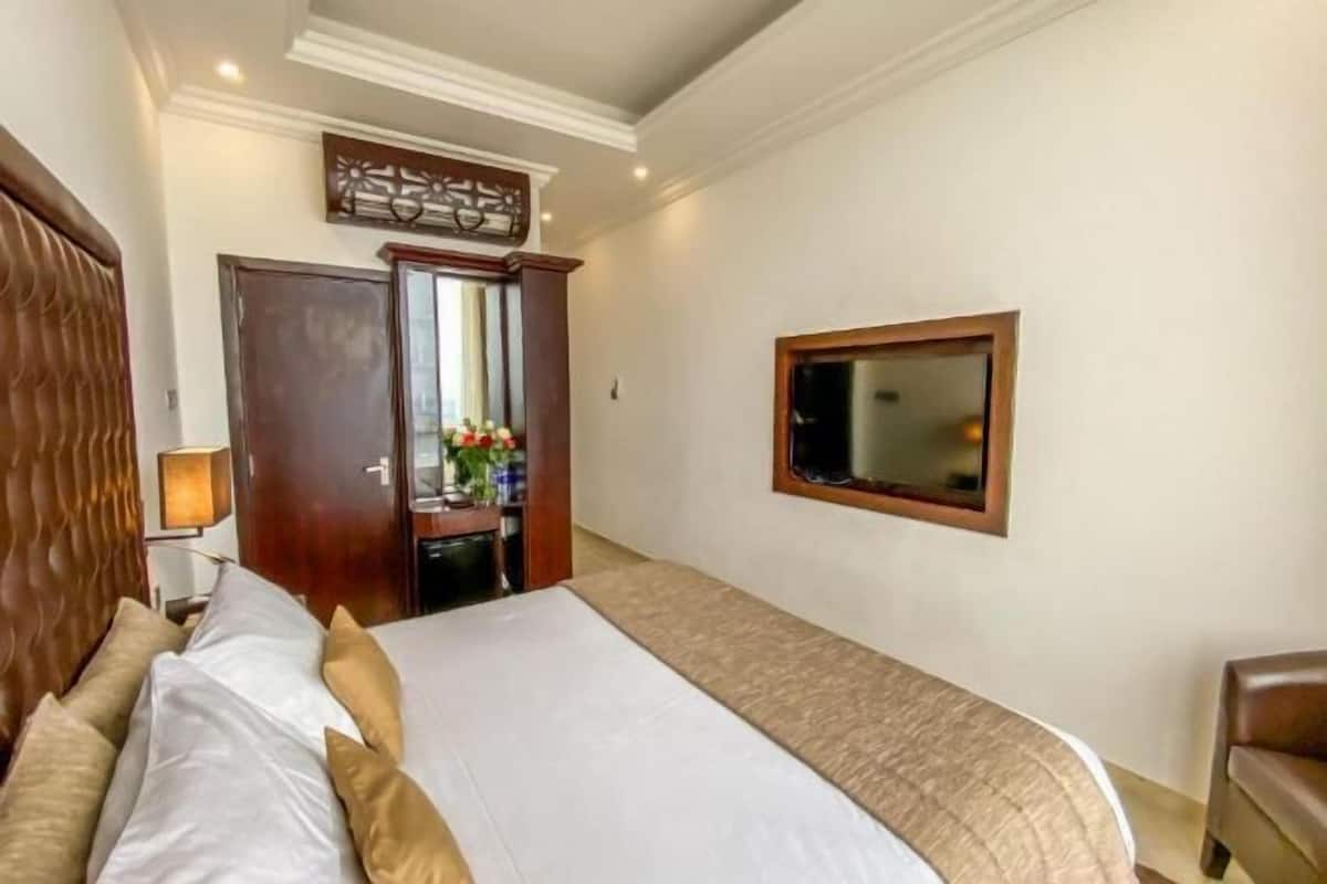 1 dormitorio, minibar, caja fuerte y cortinas opacas