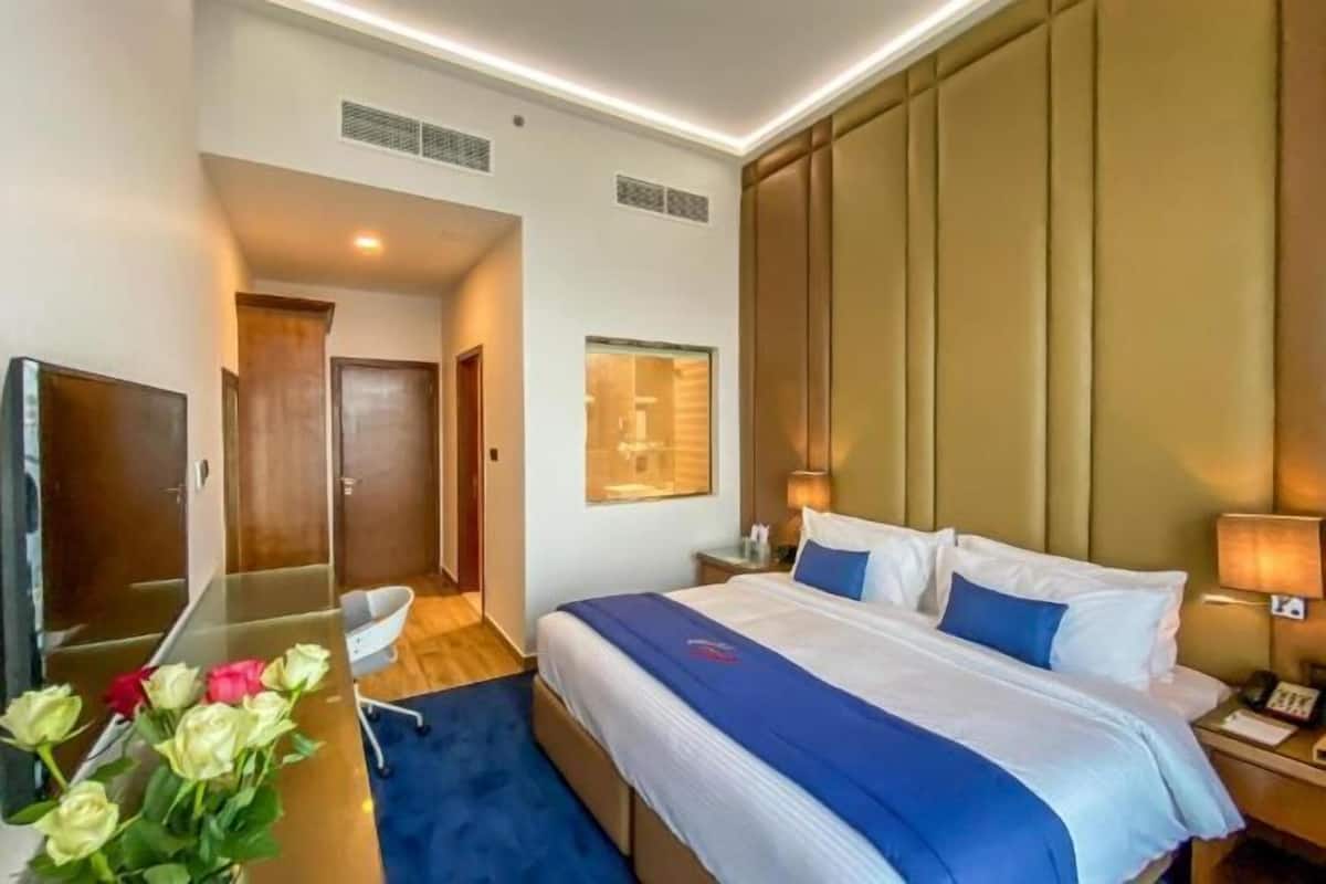 1 dormitorio, minibar, caja fuerte y cortinas opacas