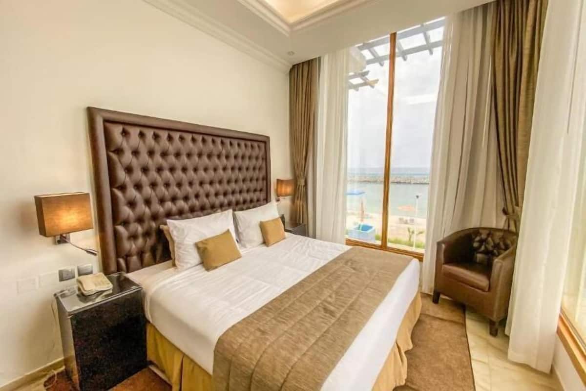 1 dormitorio, minibar, caja fuerte y cortinas opacas