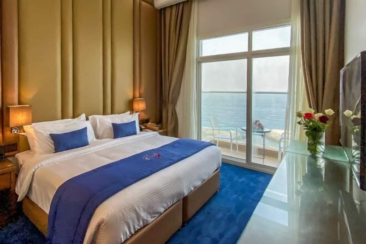 1 dormitorio, minibar, caja fuerte y cortinas opacas