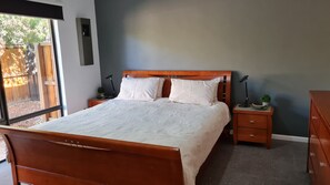 1 室のベッドルーム、アイロン / アイロン台、WiFi (無料)、ベッドシーツ