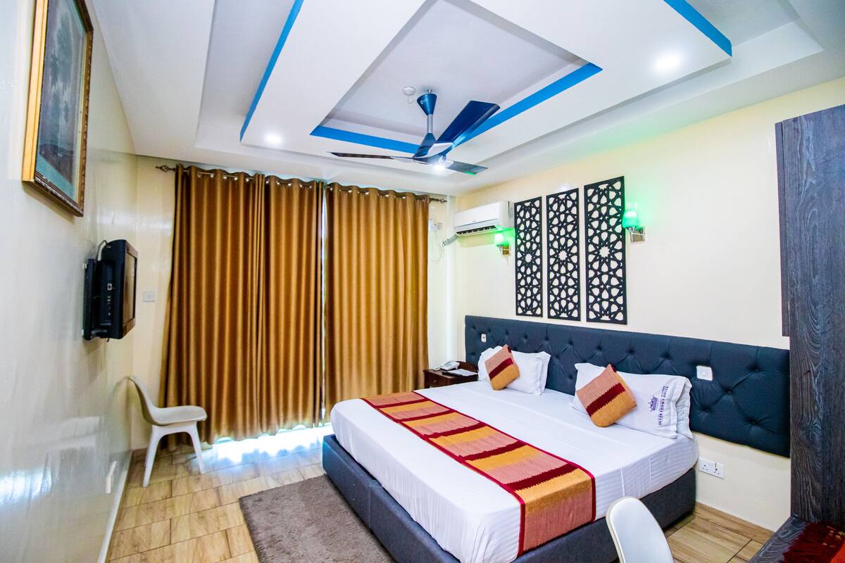In-room safe, desk, laptop workspace, iron/ironing board
