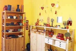 المنشأة من الداخل