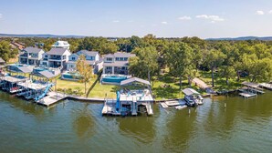 A lakeside property with multiple houses, docks, and a swimming pool. - Bud Lane Lakeside | Concierge Services (Kingsland)