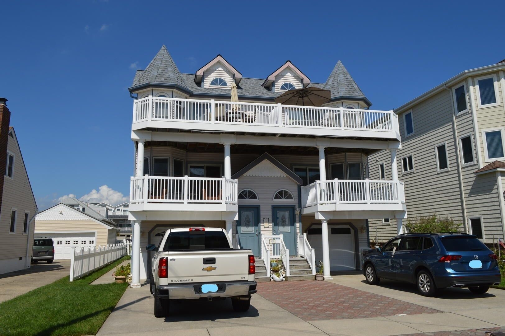 Townhome in the outskirts off the movers and shakers