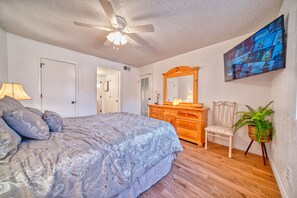 2 bedrooms, iron/ironing board, WiFi, bed sheets