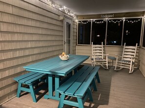 Outdoor dining - “Wait-n-Sea” this adorable beach box, located oceanside (Salvo)