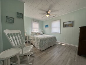3 bedrooms, WiFi - “Wait-n-Sea” this adorable beach box, located oceanside (Salvo)