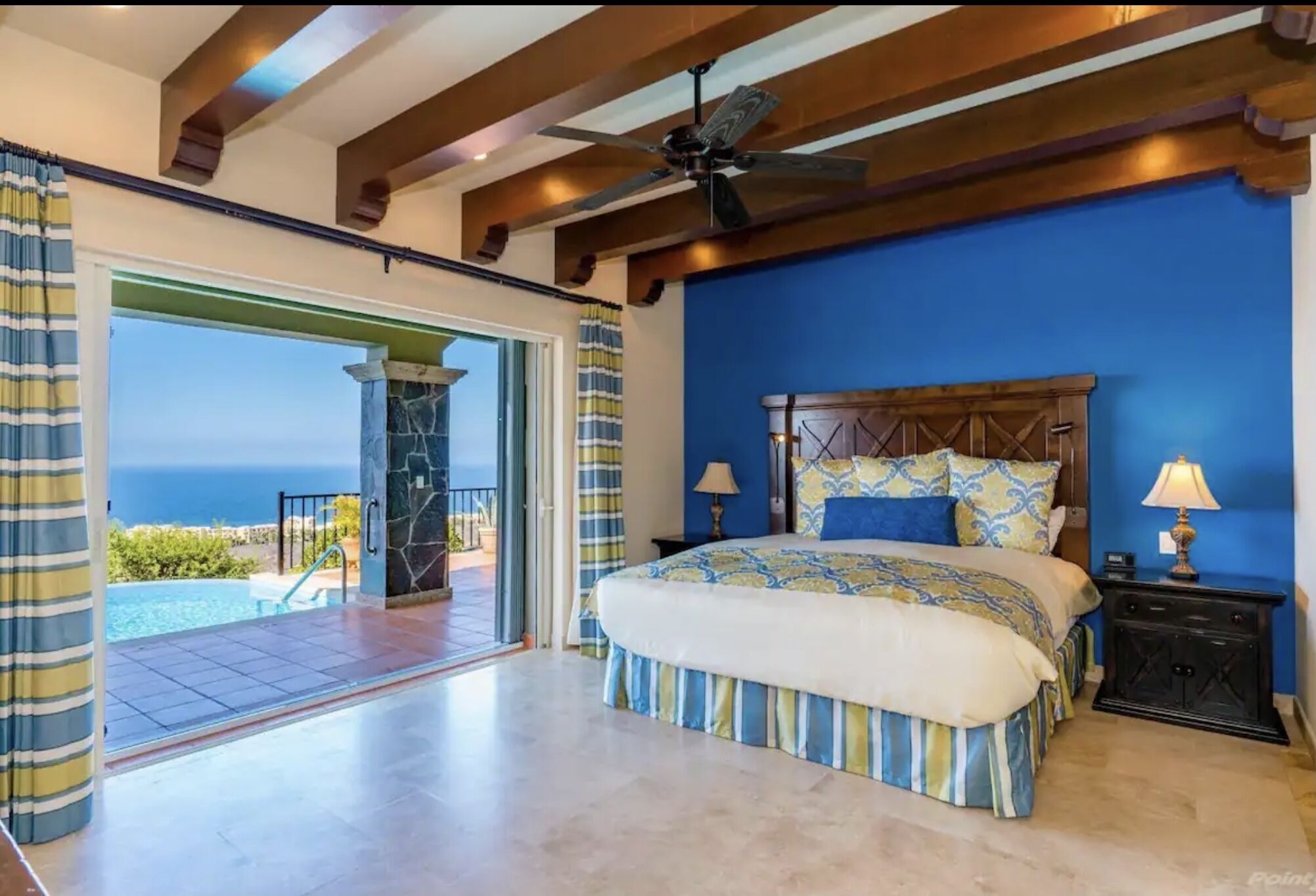 4 habitaciones, escritorio y tabla de planchar con plancha 