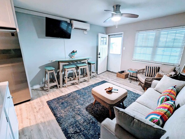 Televisión y oficina 