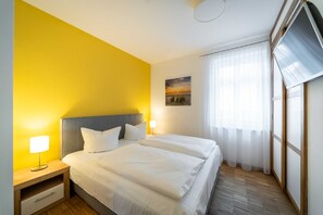 3 bedrooms, travel cot, WiFi, bed sheets